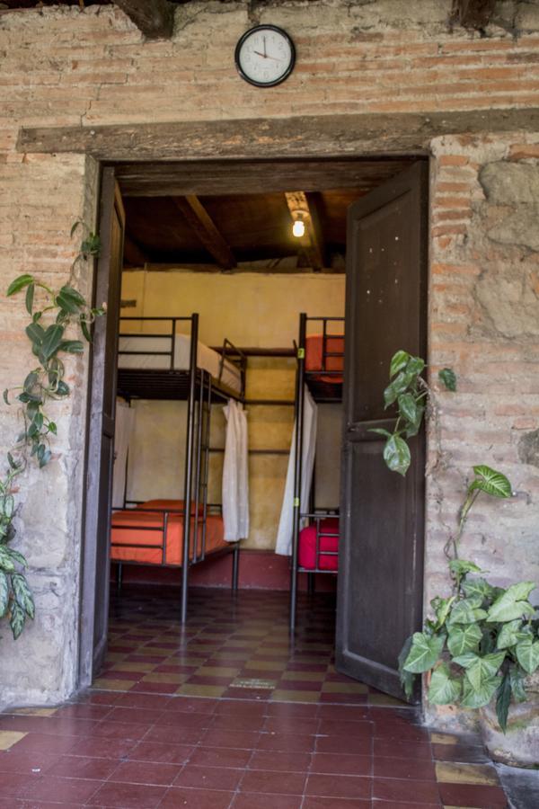 Split Hostel Antigua Exterior photo